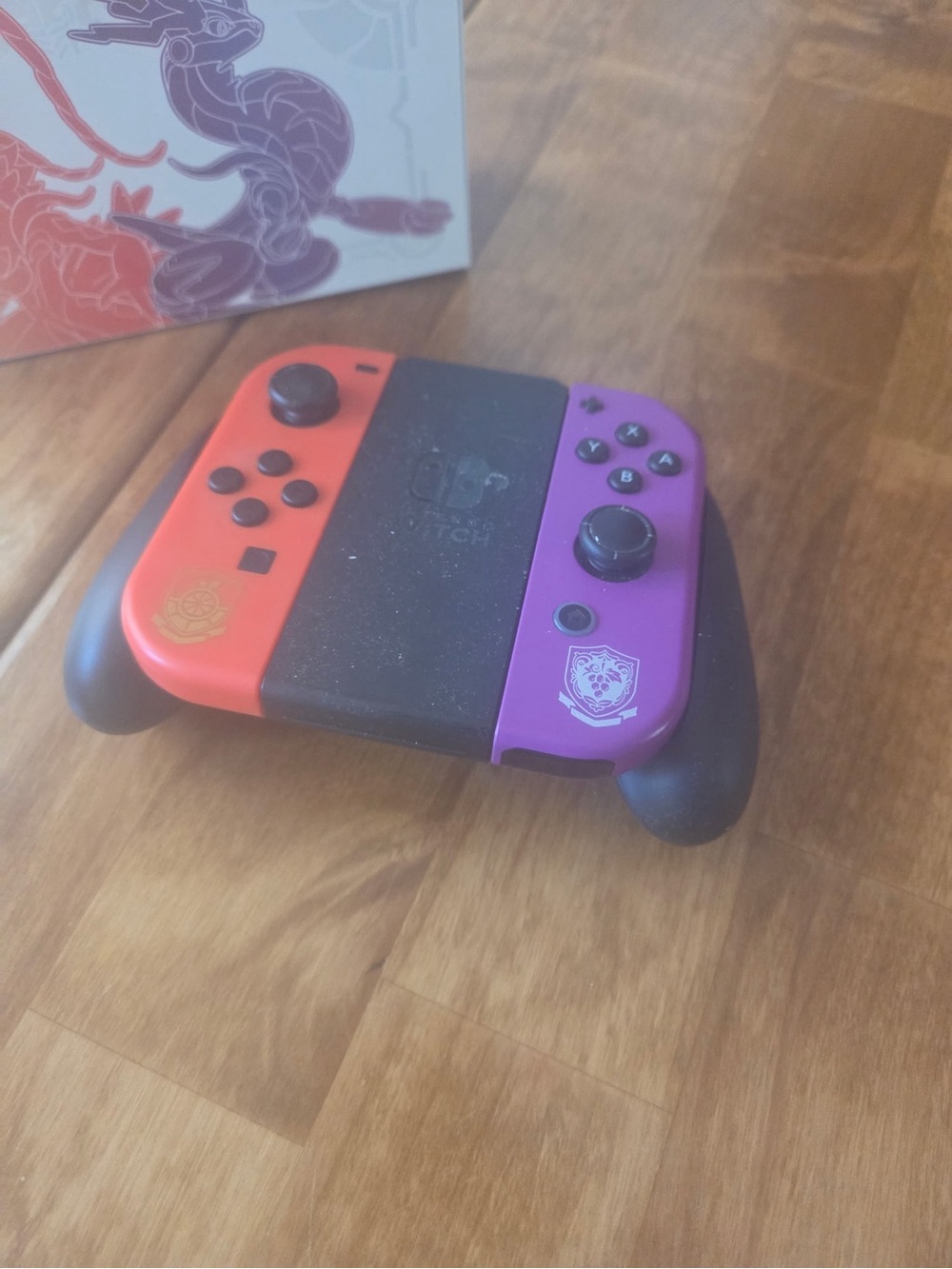 Nintendo Switch OLED Pokémon Scarlet & Violet Edition - Picture 7 of 8